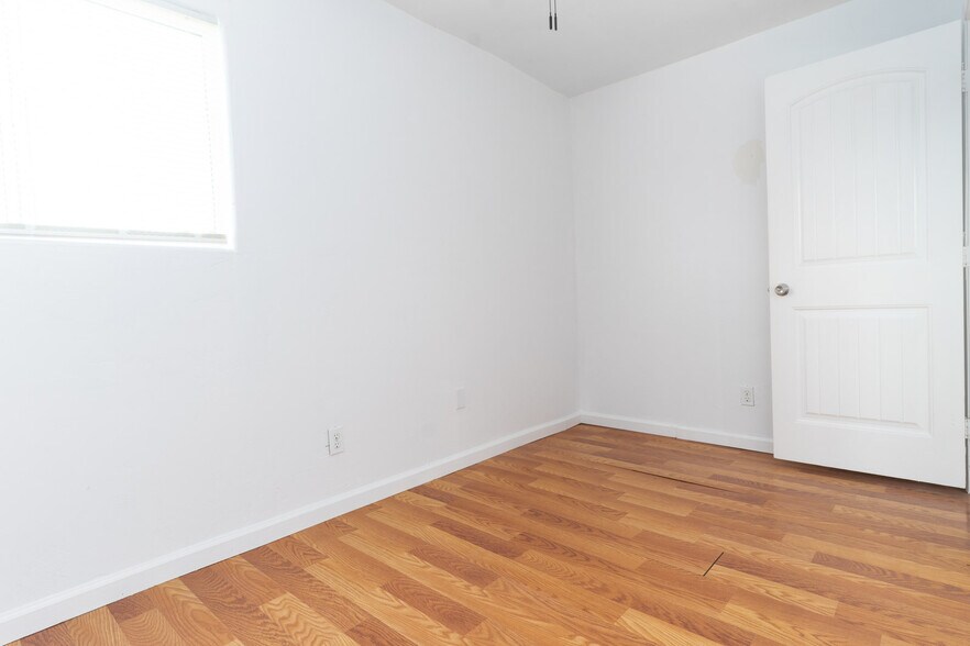 Building Photo - 2520 Fenton Pl