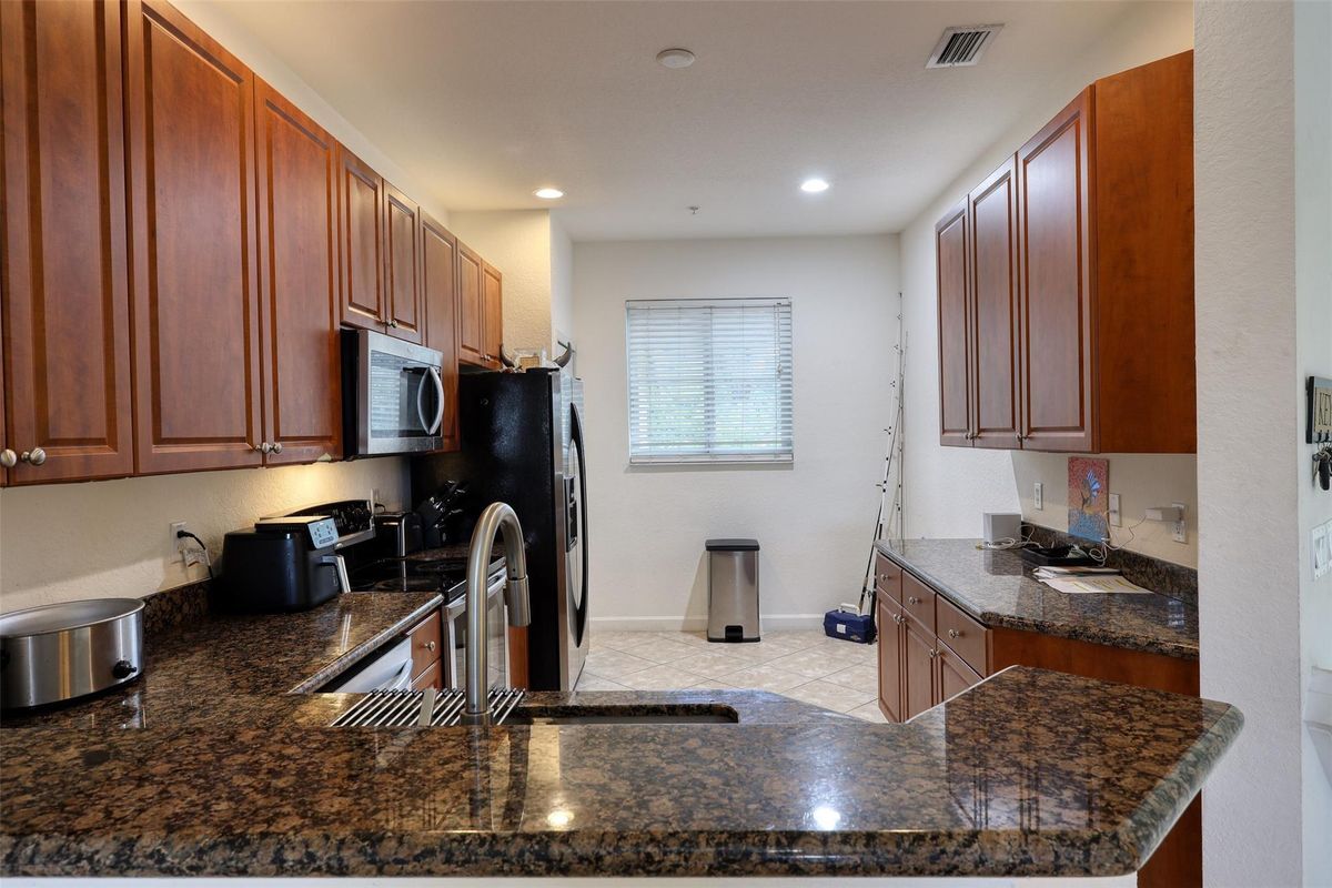 Building Photo - 121 Bayfront Dr