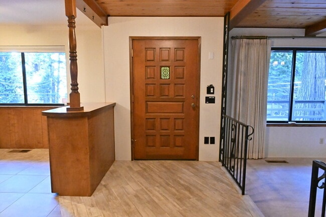 Building Photo - Large 2-bedroom home on private cul-de-sac backs up to Forebay Community Park and the Reservoir!