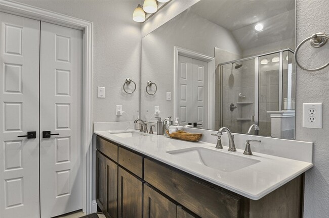 Building Photo - 424 Molly Ln