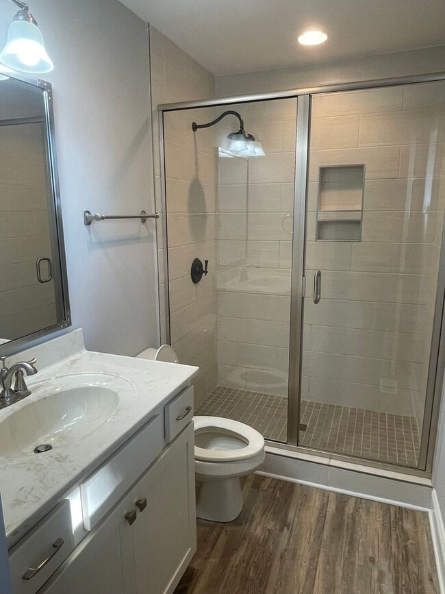 Building Photo - 4 Bedroom - 3 Bath Home with a 2 car garage in Farragut