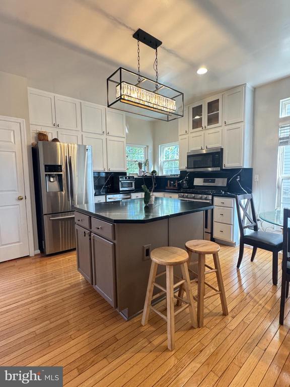 Building Photo - 9241 Greenshire Dr