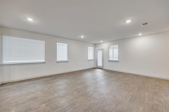 Building Photo - 210 Big Cypress Byu Rd