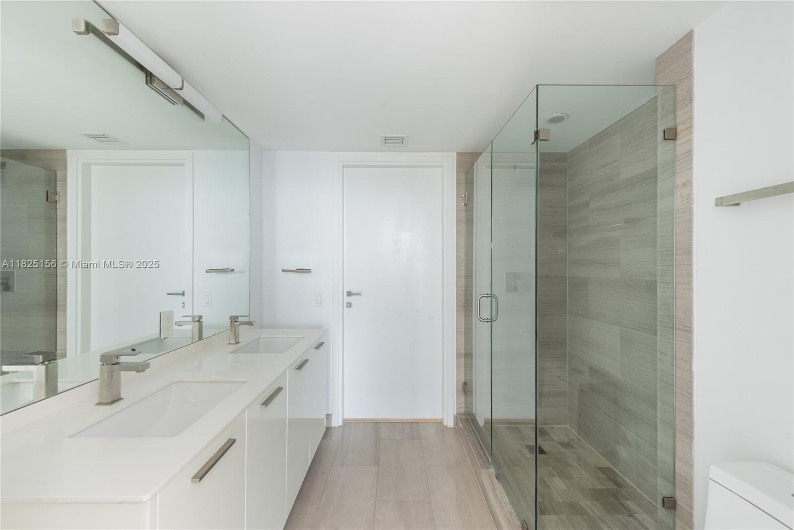 Building Photo - 475 Brickell Ave