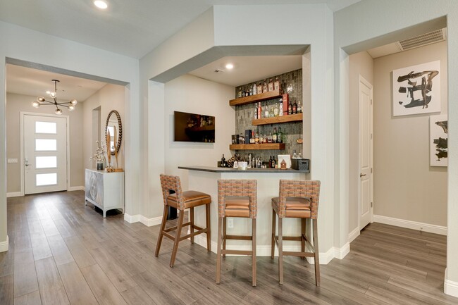 Building Photo - BEAUTIFULLY FULLY FURNISHED 4 BEDROOM 3.5 ...