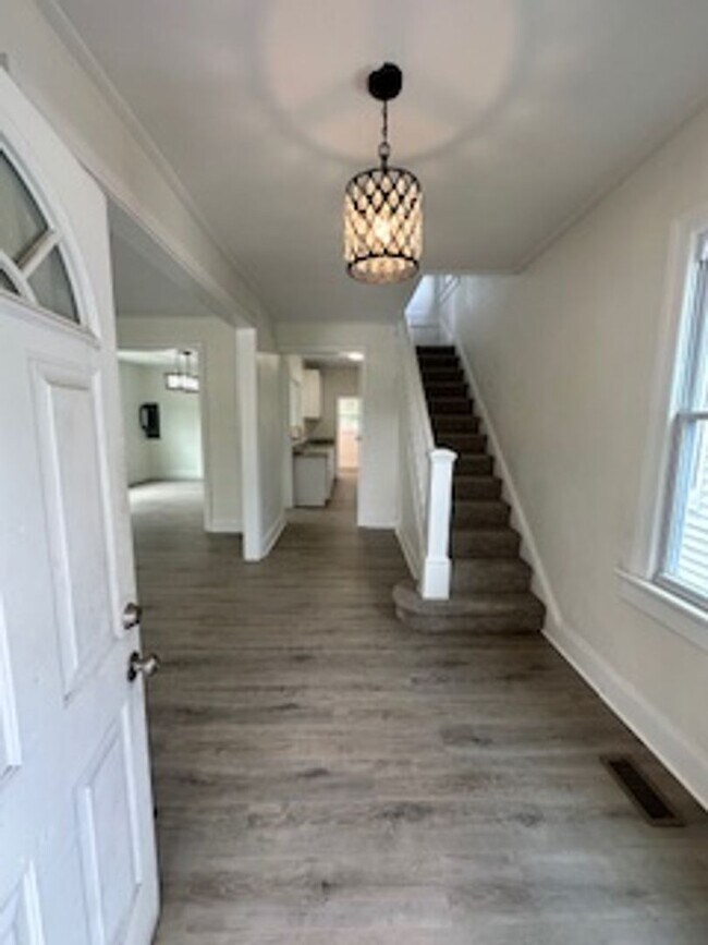 Building Photo - Fully renovated house for Rent!