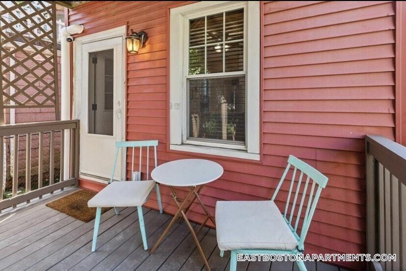 Building Photo - 171 Brooks St