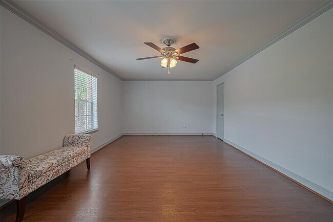 Building Photo - 359 N Post Oak Ln