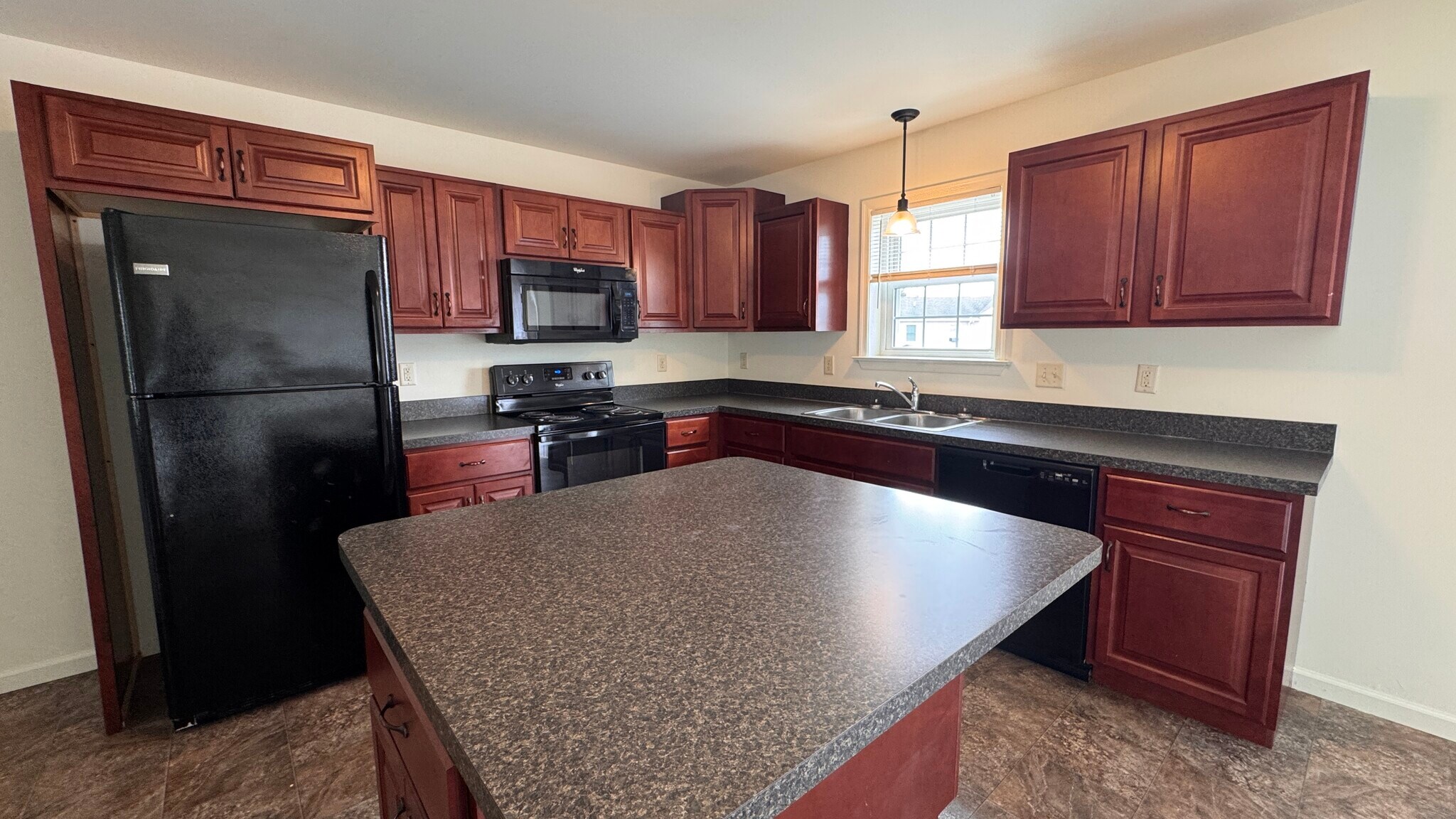 Building Photo - 250 Limestone Dr