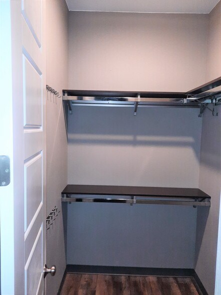 Building Photo - 901 9th St