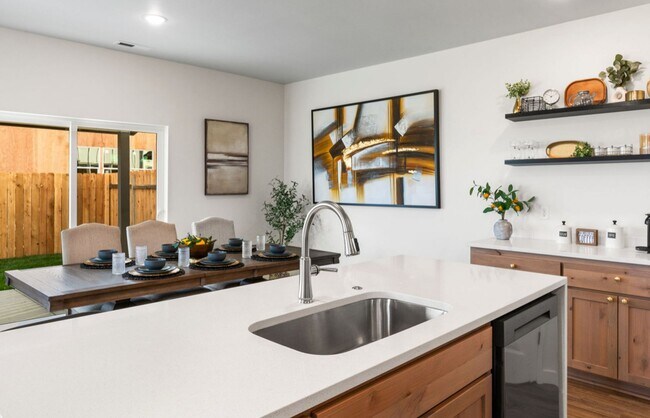 Building Photo - 600 Mira Wy