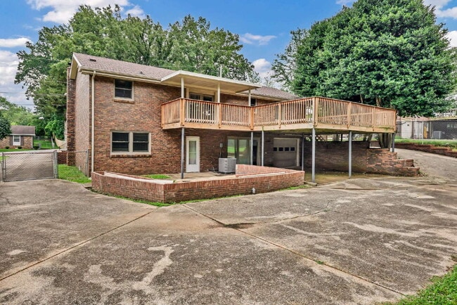 Building Photo - Wonderful 3 bed 2 bath with a basement