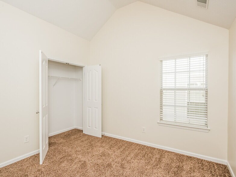 Building Photo - 70 Stony Oak Dr