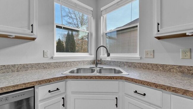 Building Photo - 6294 New Albany Rd W