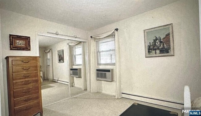 Building Photo - 15 Cottage St