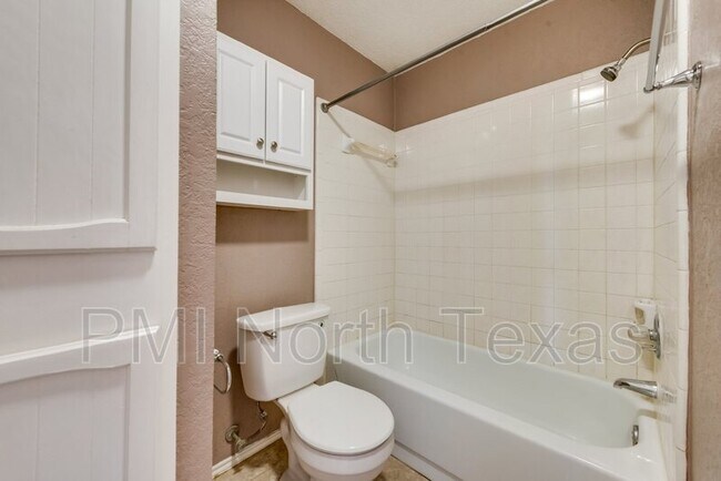 Building Photo - 2907 Kathleen Ln