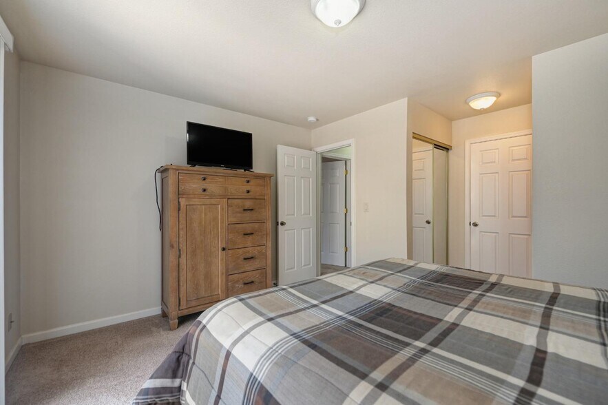 Building Photo - 4803 Lewis Carroll Way