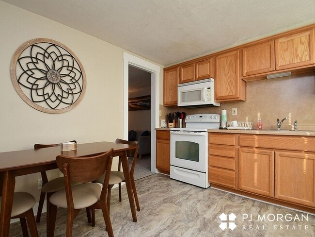 Building Photo - 5022I