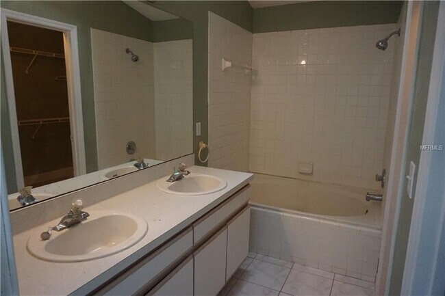 Building Photo - 7139 Edgewater Shores Ct