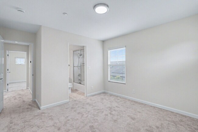 Building Photo - 808 Lenzen Ave