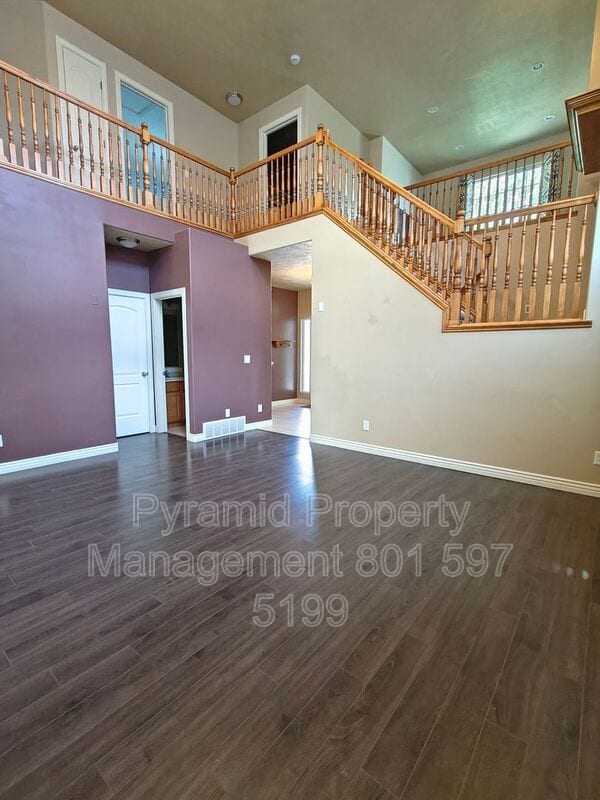 Building Photo - 2896 E Lookout Dr