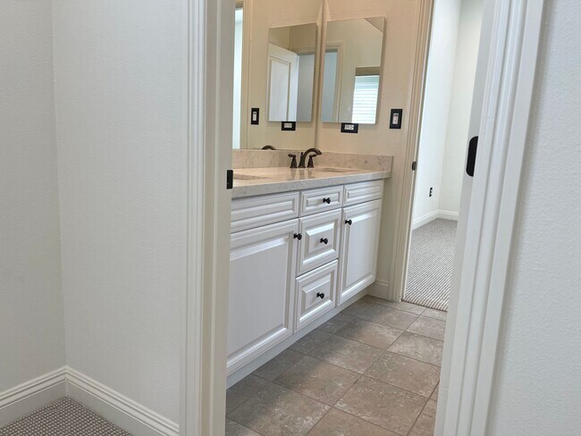 Building Photo - COMING SOON! - Belcourt Seven Oaks