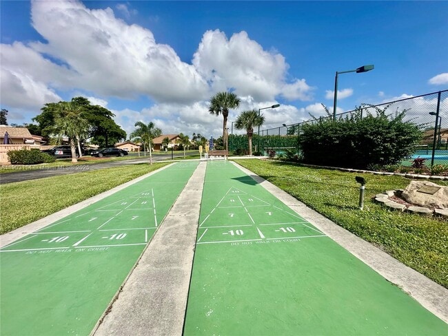 Building Photo - 6300 Royal Woods Dr