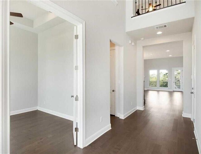 Building Photo - 1120 Positano Pass