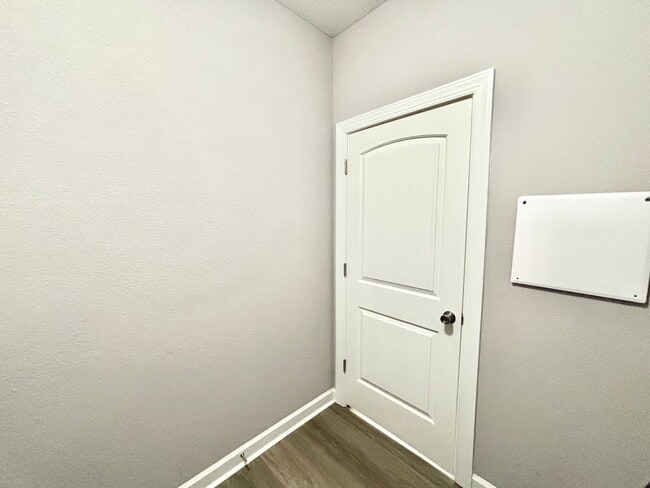 Building Photo - Gorgeous Open Concept 4 Bedroom Home in Portsmouth!