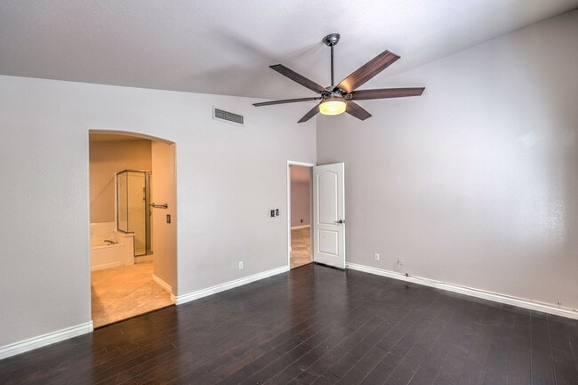 Building Photo - single story upgraded walking distance to park