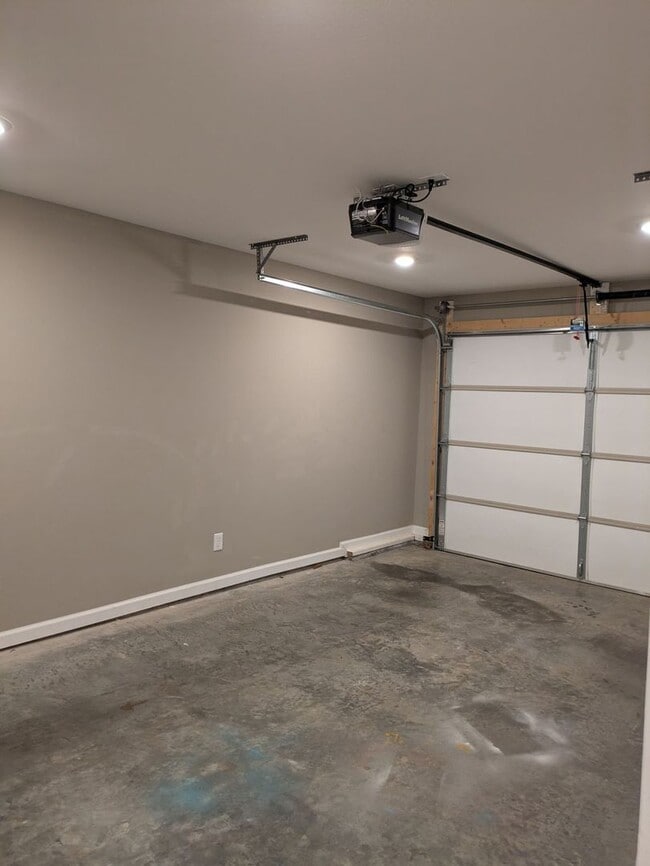 Building Photo - 2 Bedroom Condo For Rent in Sango Area!