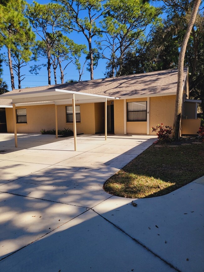Building Photo - 4863 Village Gardens Dr
