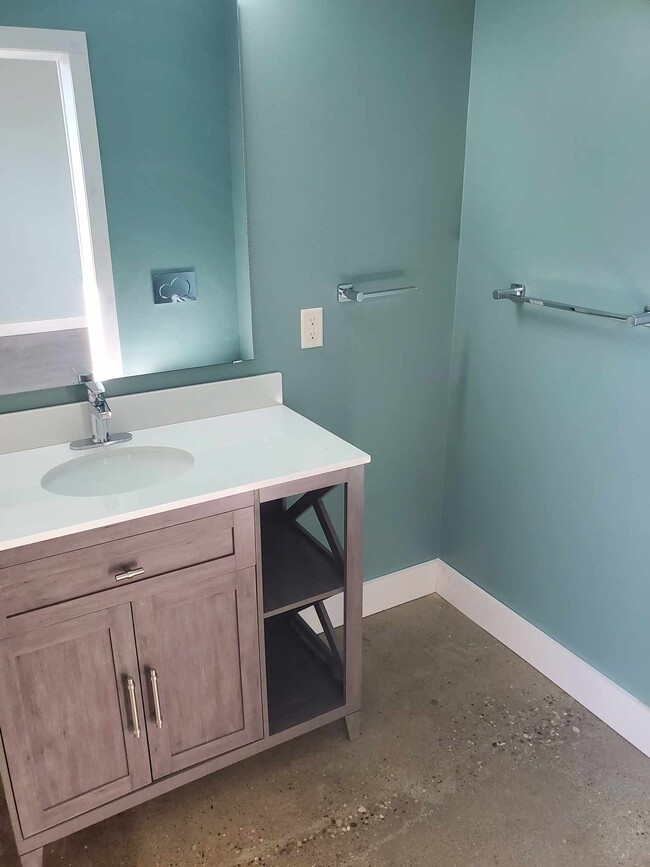 Second full bathroom - 438 E Brackenridge St