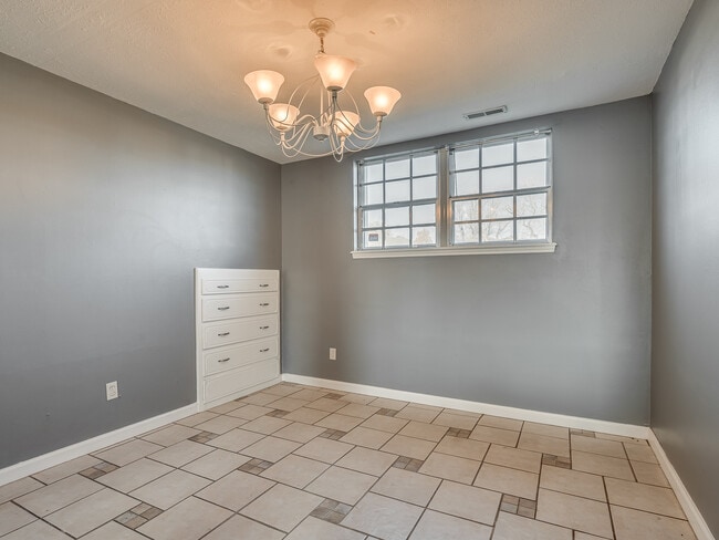 Building Photo - 2520 SW 68th St