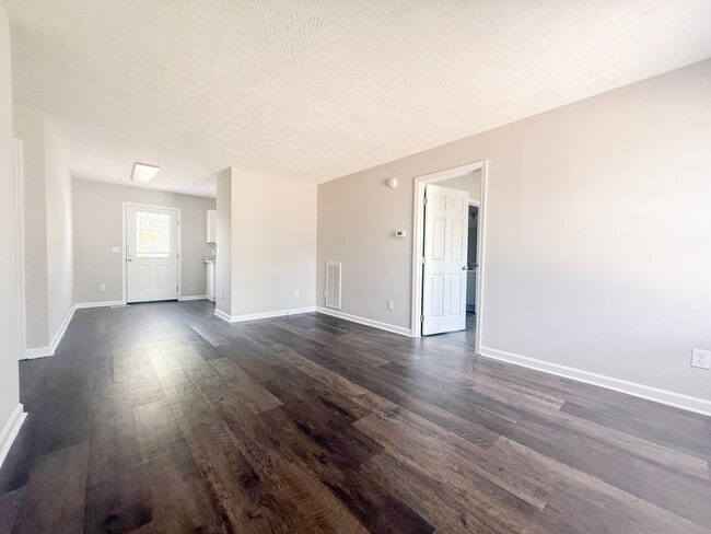 Building Photo - 480 W 4th St