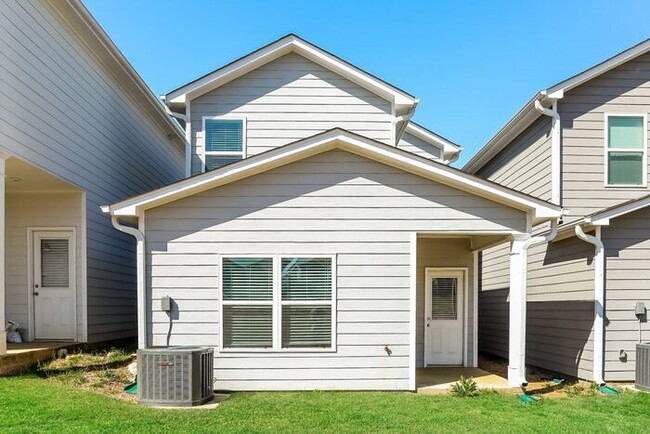 Building Photo - Hpme for rent in Pell City!