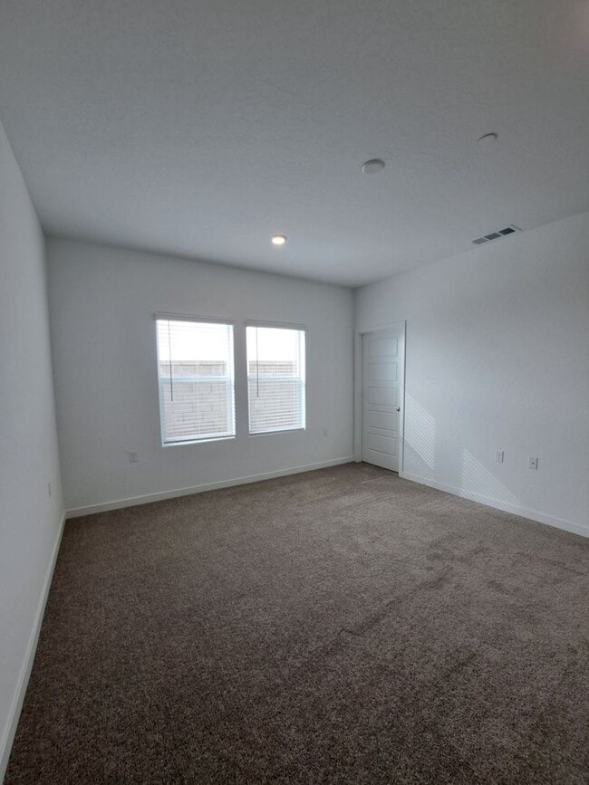 Building Photo - Stunning 3-Bedroom Single-Level Home in Fresno with Solar!