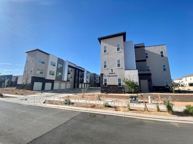 Building Photo - 5801 S Garnet Dr