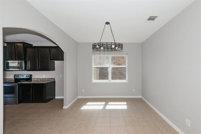 Building Photo - 1349 Twin Estates Dr