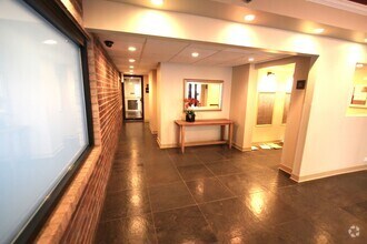 Building Photo - Updated Studio, 1 Bath for Rent In Wrigley...