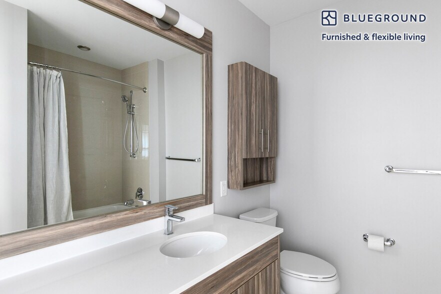 Building Photo - 423 E Ohio St