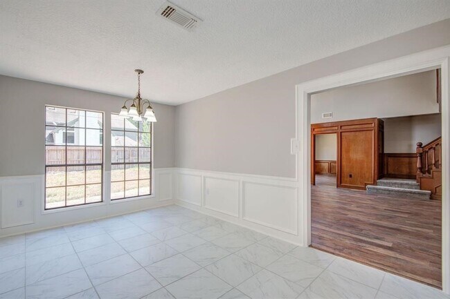 Building Photo - 11918 Glenway Dr