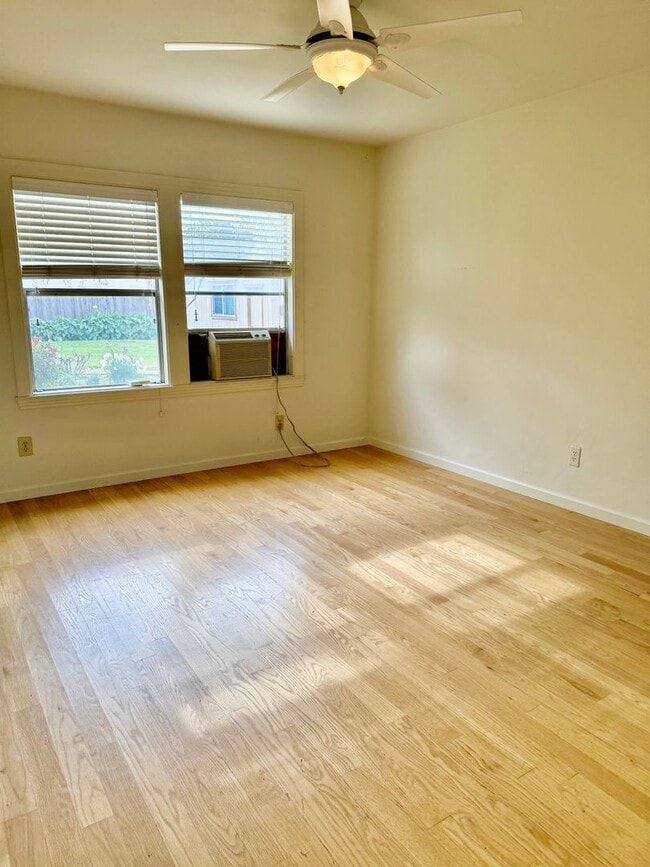 Building Photo - JSTREET5712-5716