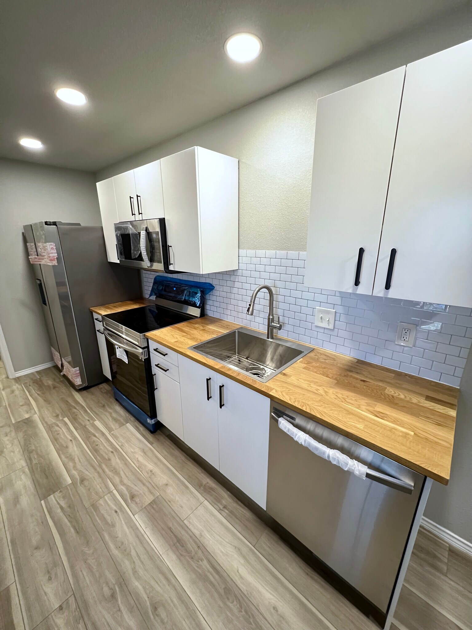 Building Photo - 3801 Meadowbrook Dr