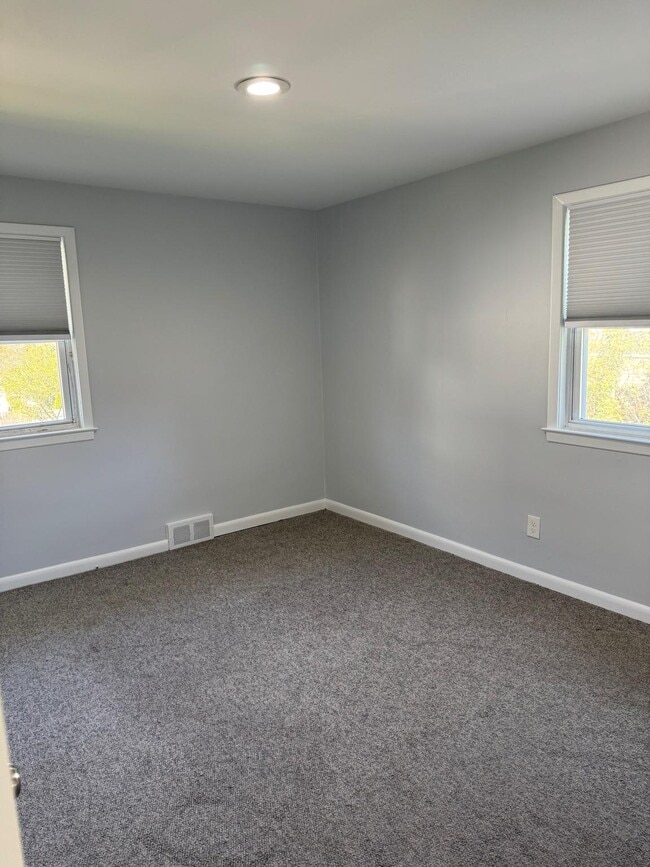 Building Photo - 131 1st Ave