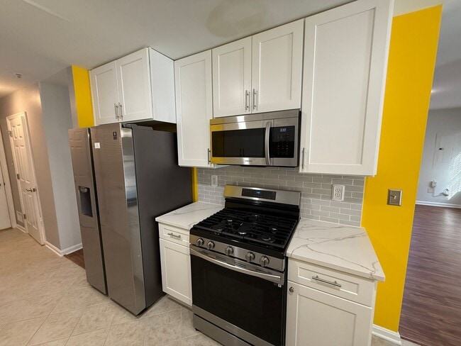Building Photo - Spacious 2-Level Condominium