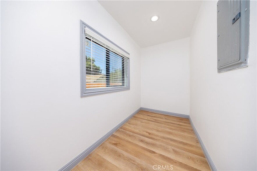 Building Photo - 560 Coleman Ave