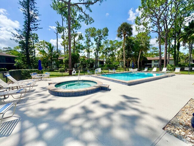 Building Photo - ** KINGS LAKE ** 2 BED / 2 BATH - CONDO - ...
