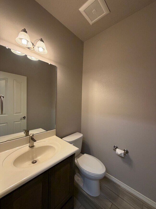 Building Photo - 7420 Tangerine Ct NE