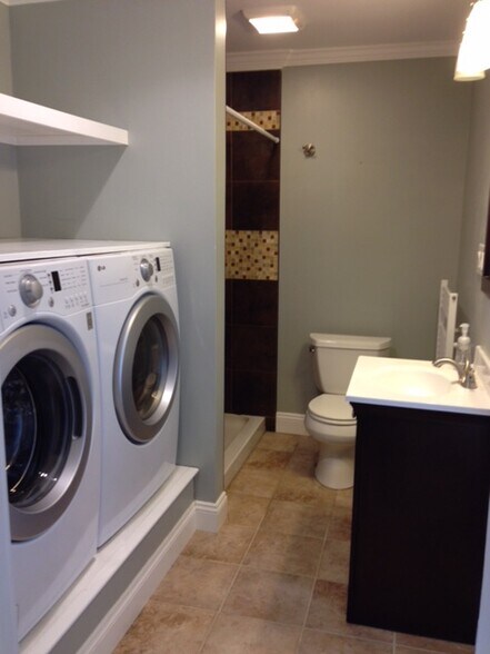 Front-loading washer/dryer - 282 Brackett Street